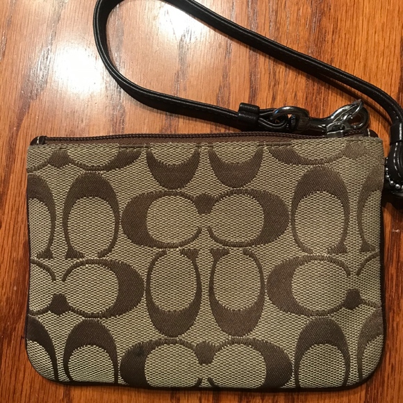 Coach Logo Wristlet Great Condition! - Picture 2 of 4